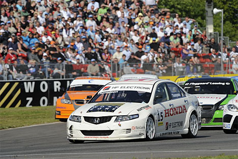 James Thompson med Jan Magnussen lige efter